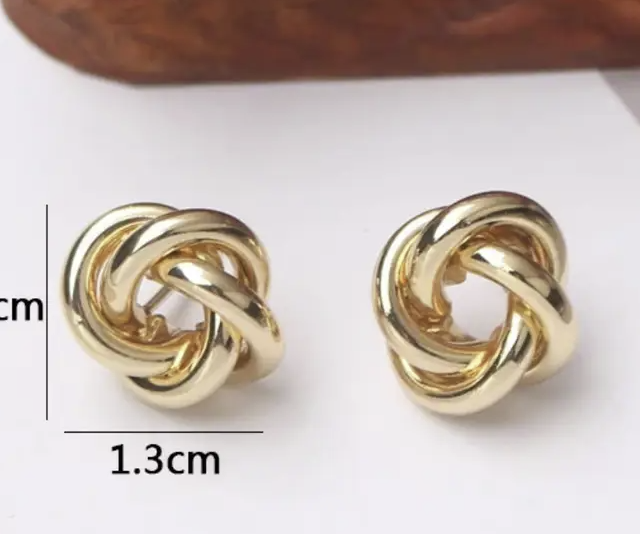 Twist Circle Studs